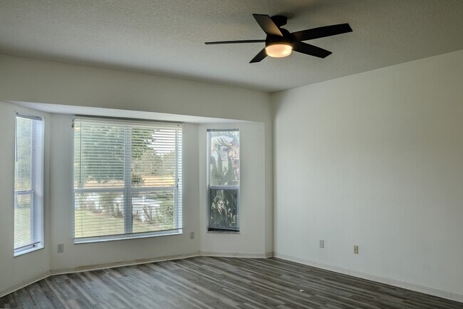 Foto del edificio - 1557 Amaryllis Cir