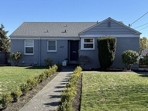 Building Photo - 2570 25th Ave W