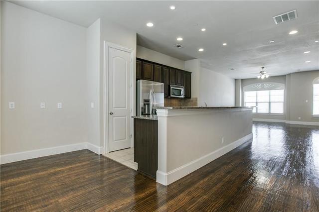 Building Photo - 658 Arbol