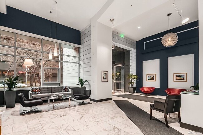 Foto del edificio - 1/2 off First Month's Rent! Views Views Vi...