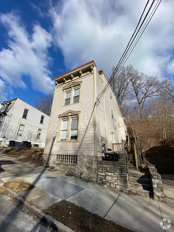 Building Photo - 2226 Ravine St