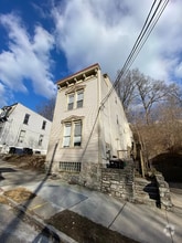 Building Photo - 2226 Ravine St