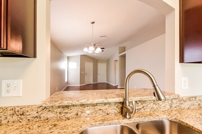 Building Photo - 429 Maple Pointe Dr