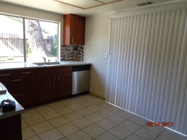 Building Photo - 312 Royal Oaks Dr