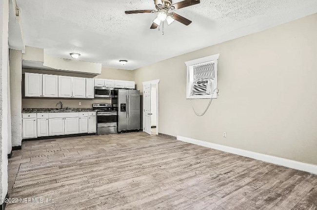 Building Photo - 8036 Mattox Ave