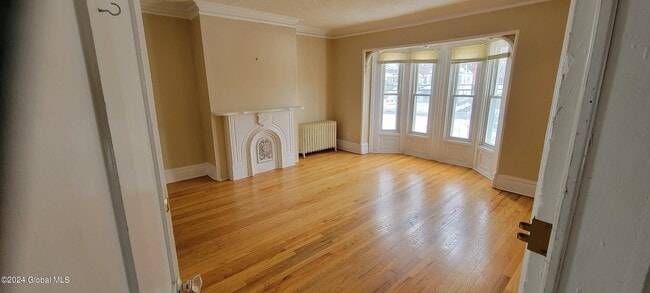 Building Photo - 528 3rd Ave