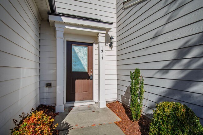 Foto del edificio - Elegant Townhome Near Southpoint Mall!