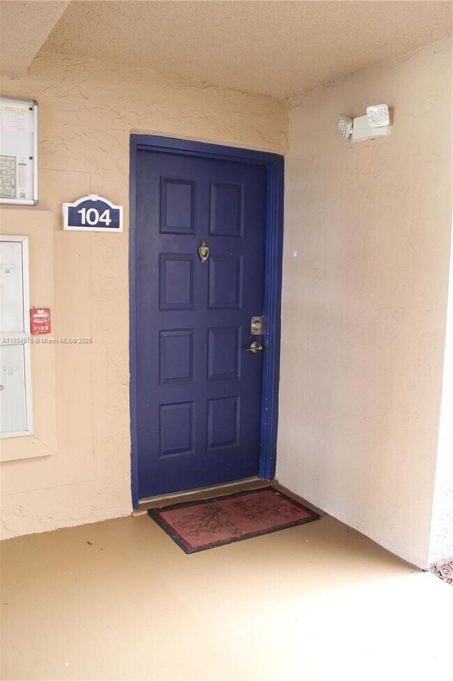 Building Photo - 10420 SW 158th Ct