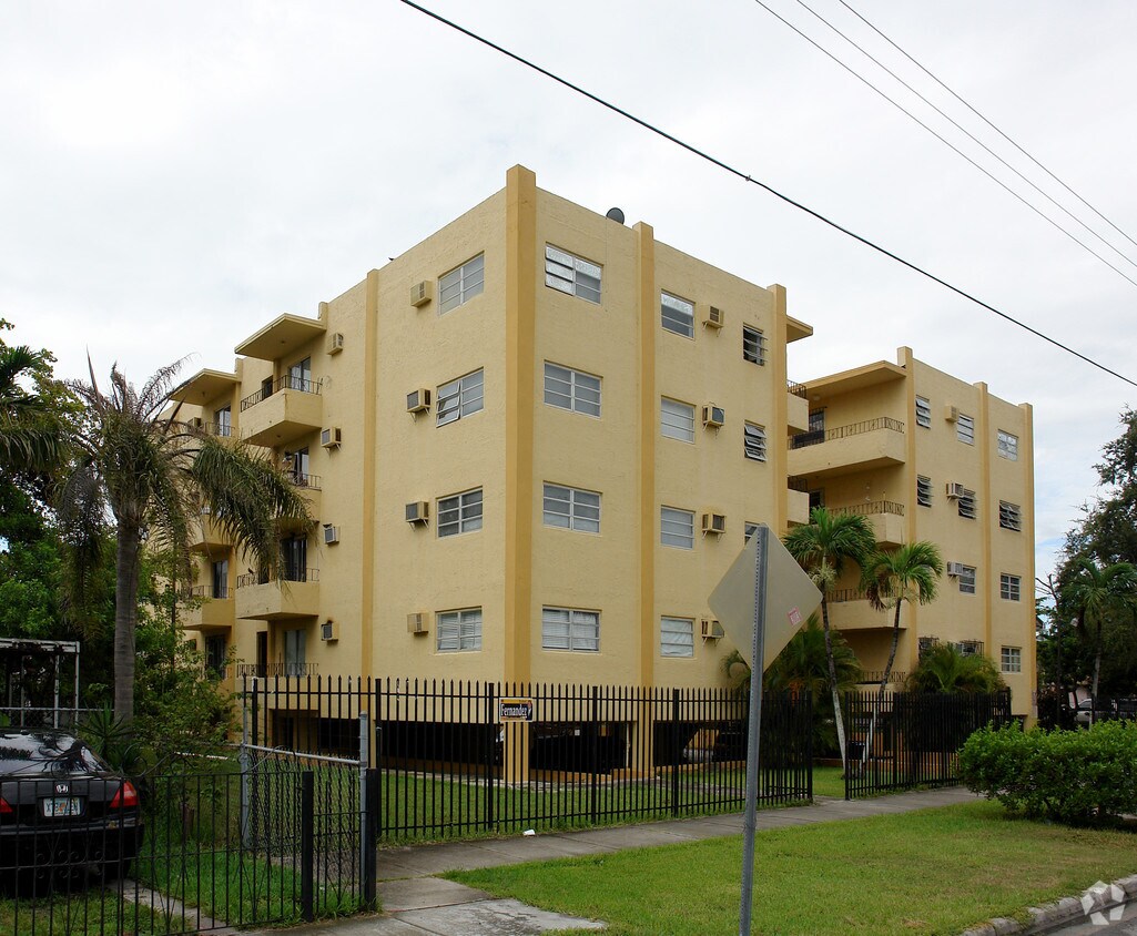Foto del edificio - 1040 NW 4th St