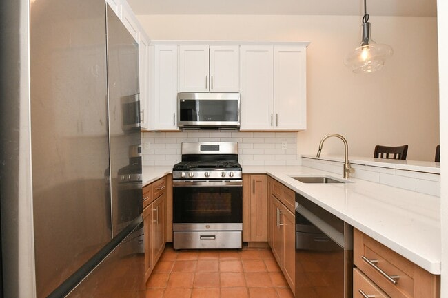 Building Photo - 1115 Willow Ave