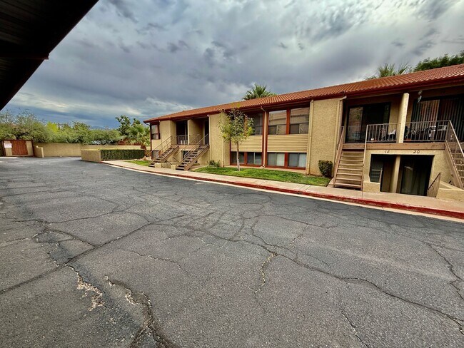 Foto del edificio - One Bedroom, TWO Bath apartment in Downtow...