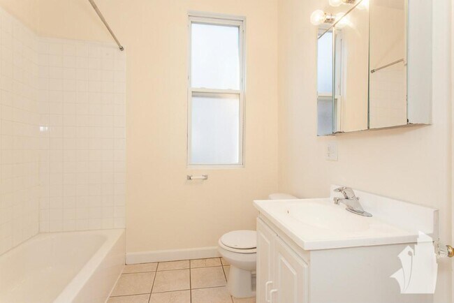 Foto del edificio - 3350 N Kenmore Ave