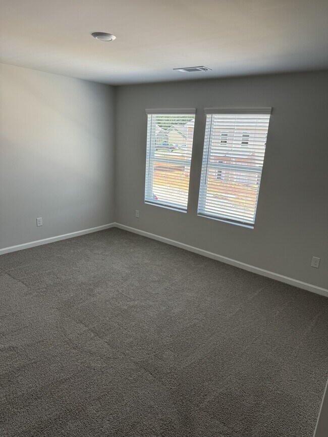 Building Photo - 119 Red Oak Trl