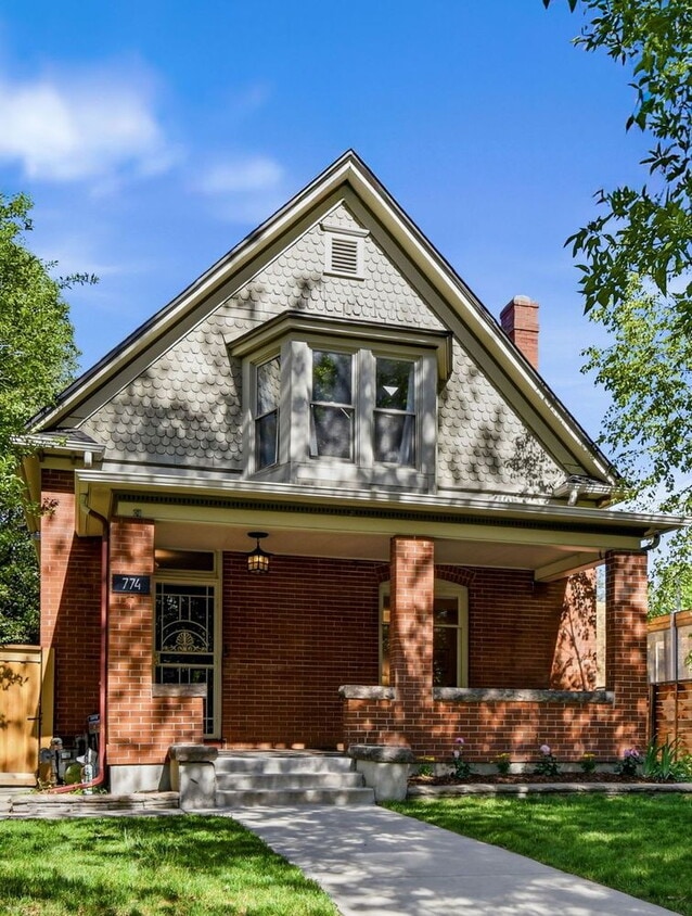 "Charming 4-Bed Oasis with 2.5 Baths in the Heart of Denver!" - "Charming 4-Bed Oasis with 2.5 Baths in the Heart of Denver – 1768 Sq Ft of Comfort!"