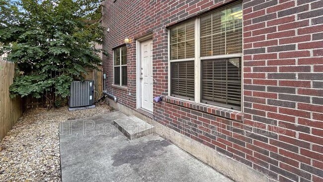 Foto del edificio - 136 Forest Dr Loop