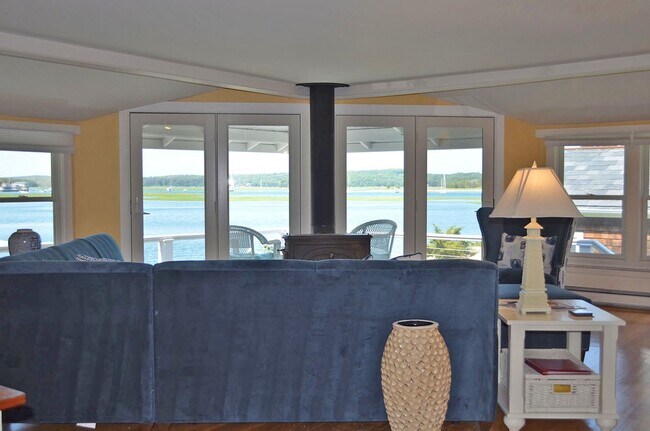 Building Photo - Waterfront Winter Rental: Sunset Cove (Utilities Included)