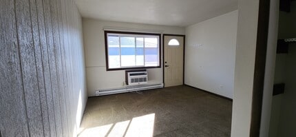 Building Photo - 625 9th St N