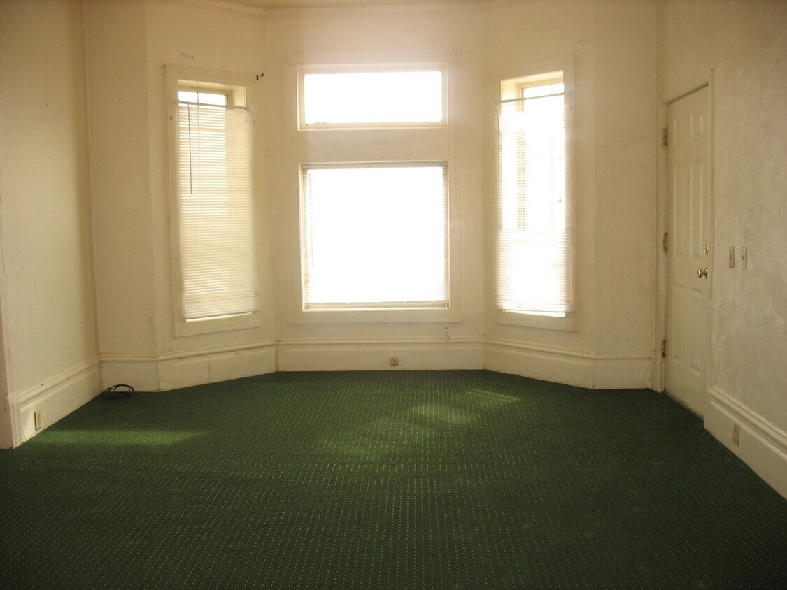Primary Photo - 824 Denver - Triplex