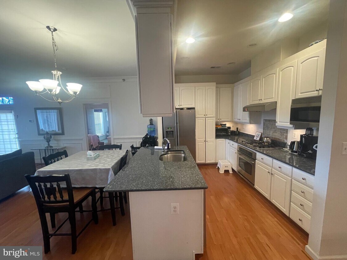 Foto principal - 830 Belmont Bay Dr