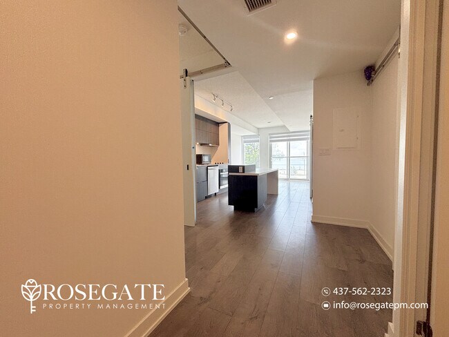Photo du bâtiment - Pet-Friendly 1 Bedroom + Den Condo with 2 Bathrooms – Burlington