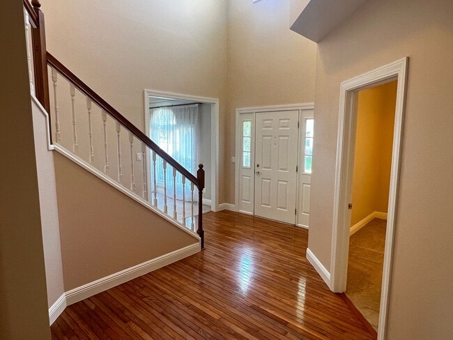 Building Photo - 2708 Bayhill Dr