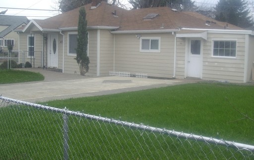 Primary Photo - 451 SW Cedar St