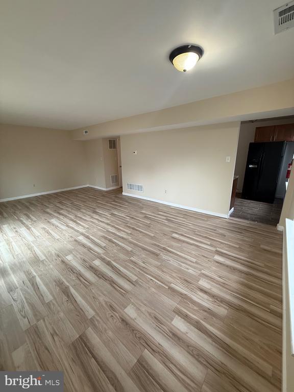 Foto del edificio - 8 Hewitt Ln