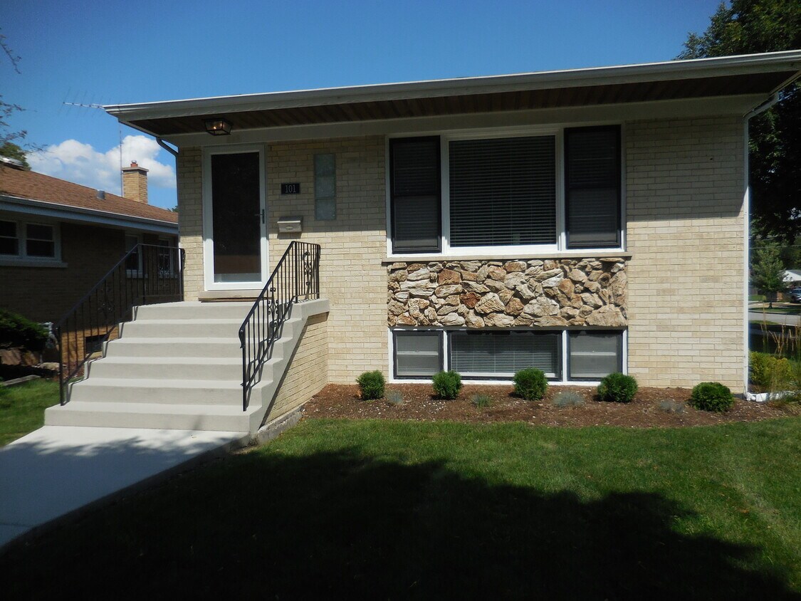 Primary Photo - 101 N Wille St