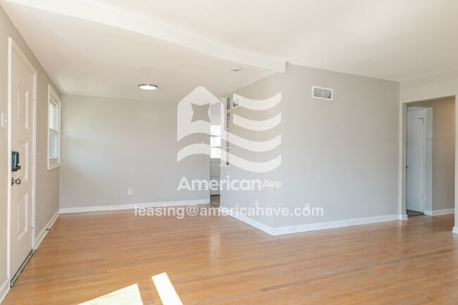 Building Photo - 320 St Eugene Ln