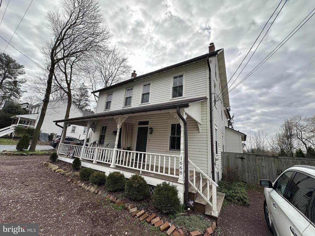 1668 W Doe Run Rd, Square, PA 19348 House Rental in