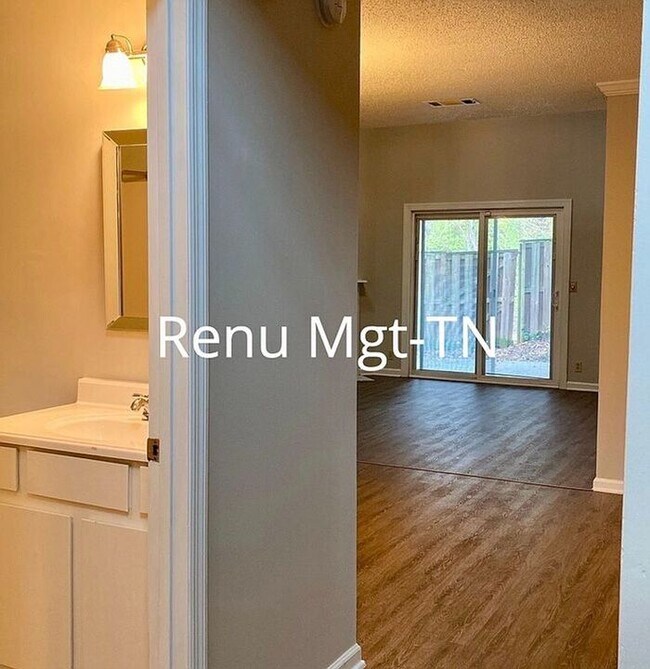 Building Photo - 404 English Ivy Dr