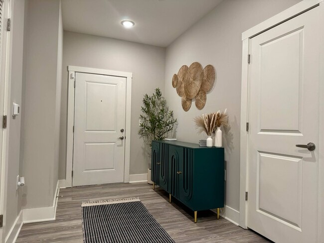 Building Photo - Pine Reserve Apartments