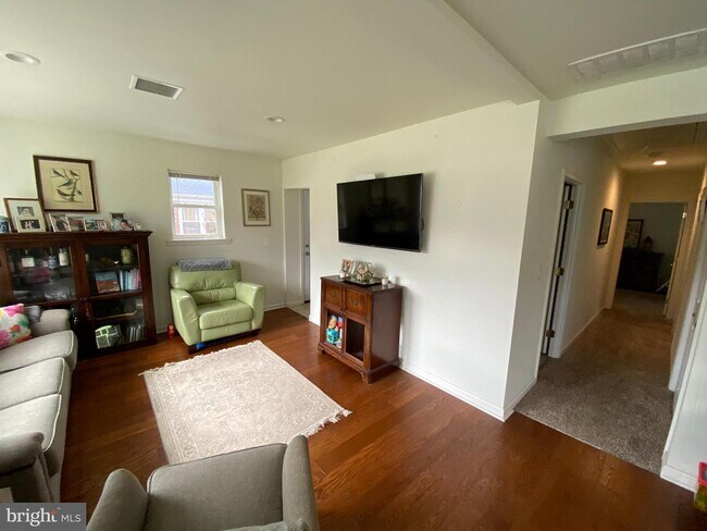 Building Photo - 13 Brookside Rd