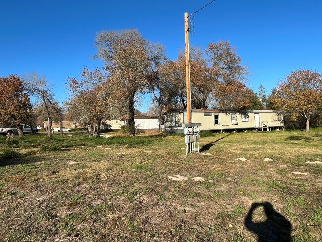 Building Photo - 112 E Bob White Dr