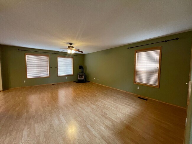 Building Photo - Two Story in Salmon Creek!