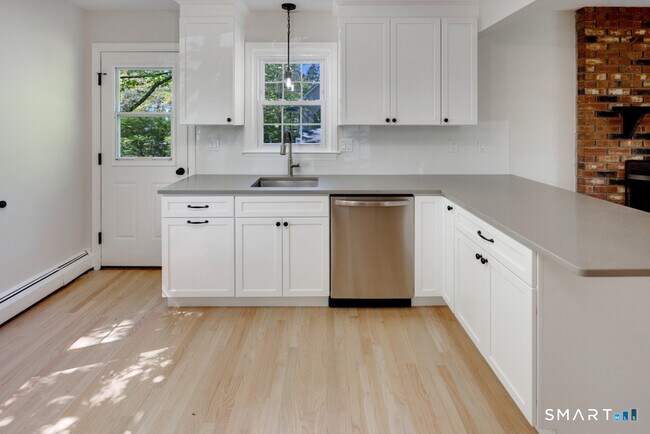 Foto del edificio - 10 Meadow Ln