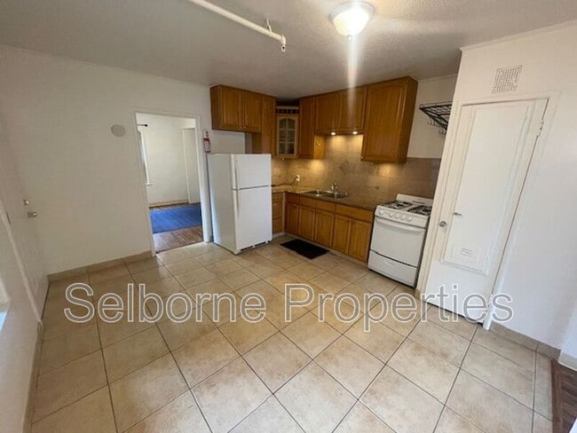 Building Photo - 520 41st St