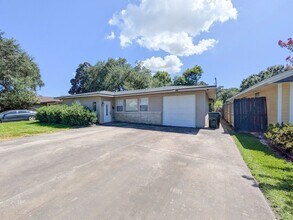 Building Photo - 5031 Simpson Ave