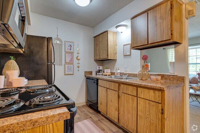 1BR, 1BA - 800SF - The Greens Of Bedford