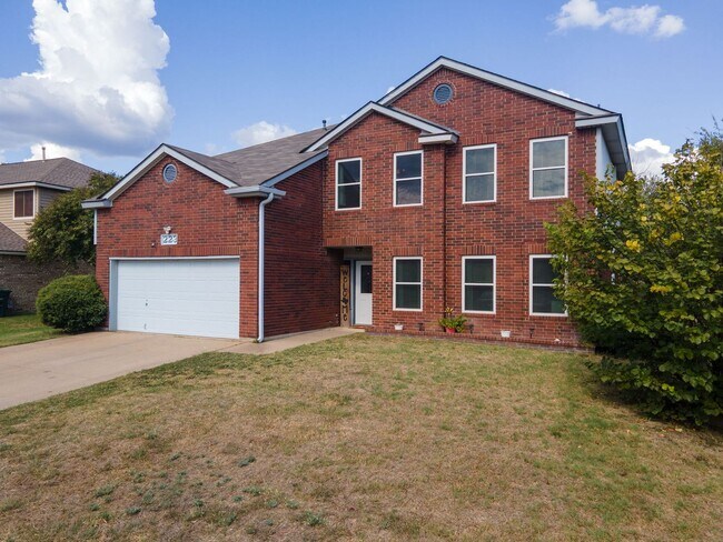 Foto del edificio - Texas sized home near the golf course