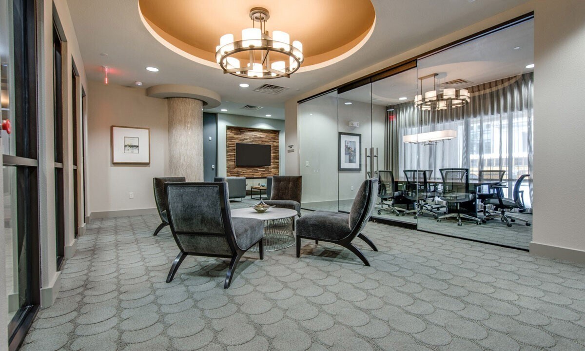 Primary Photo - 500 Crawford St