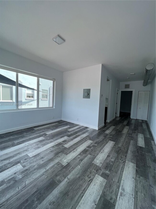 Building Photo - 1818 SW 22nd Ave