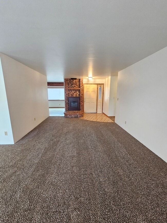 Building Photo - 205 Daley Dr