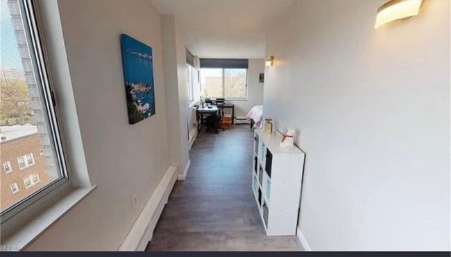 Building Photo - 11811 Lake Ave