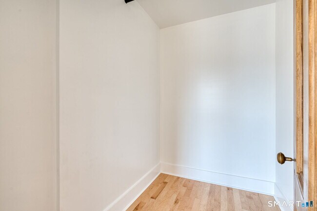 Foto del edificio - 11 Main St