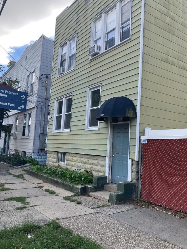 Building Photo - 593 Avenue A