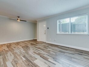 Building Photo - 2124 Burton Dr