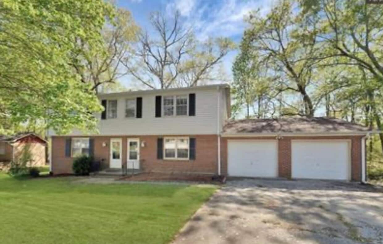 Primary Photo - 3/2.5 Duplex In Taylors!