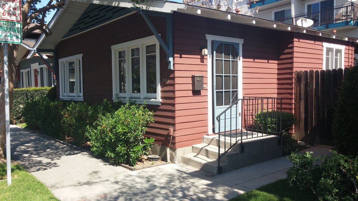 391 Outside - 391 E Del Mar Blvd