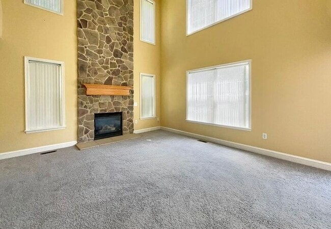 Building Photo - Single Family Residence